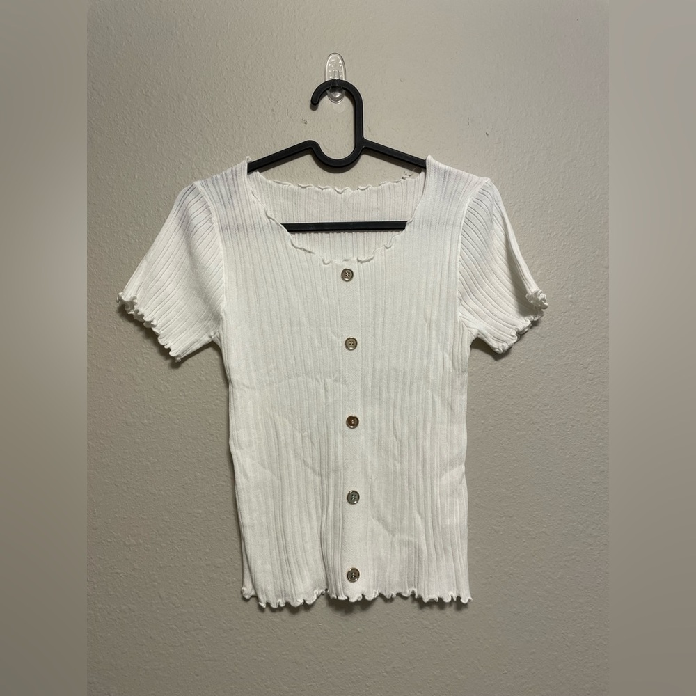 NWT Lettuce Trim White Top